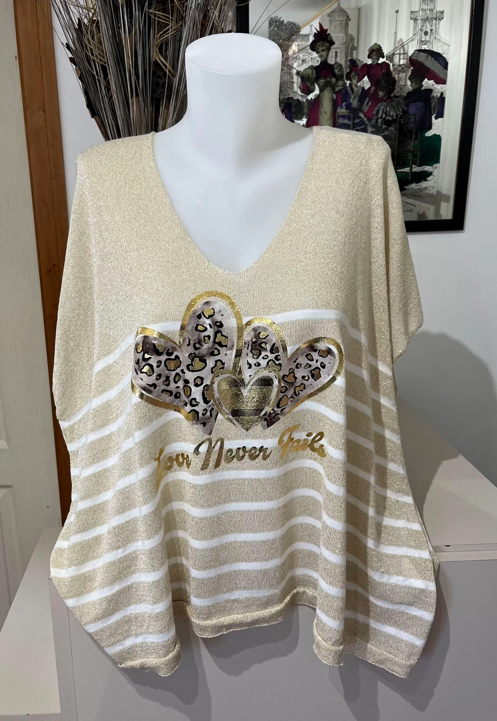 Top oversize irisé doré motifs cœurs forme poncho❤️